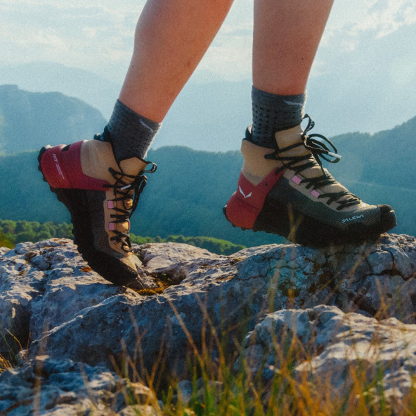 Дамски туристически обувки Salewa Wildfire NXT Mid GORE-TEX® Shoe Women Quicksand/Etruscan Red
